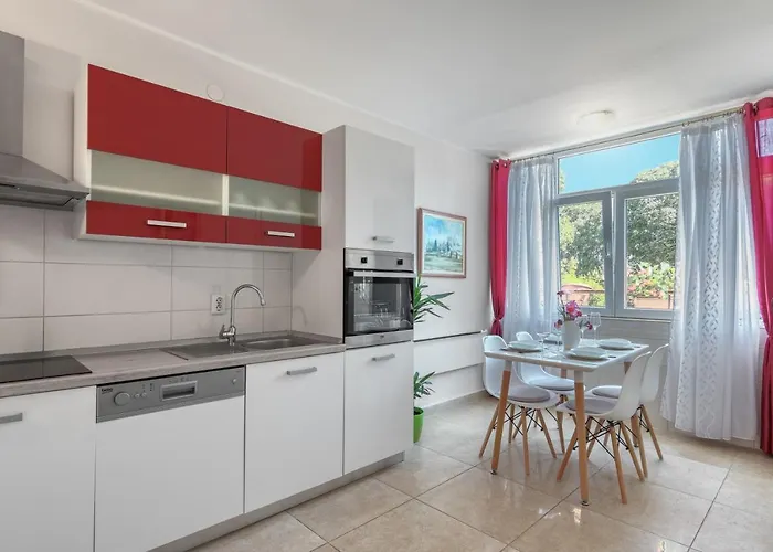 M & M Apartment